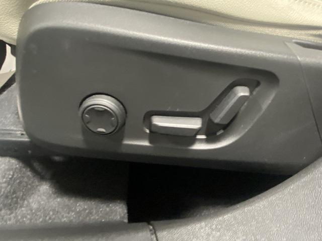 used 2021 Volvo XC40 car, priced at $22,555