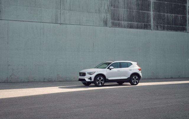 new 2025 Volvo XC40 car, priced at $48,315