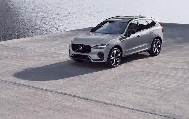 new 2025 Volvo XC60 Plug-In Hybrid car