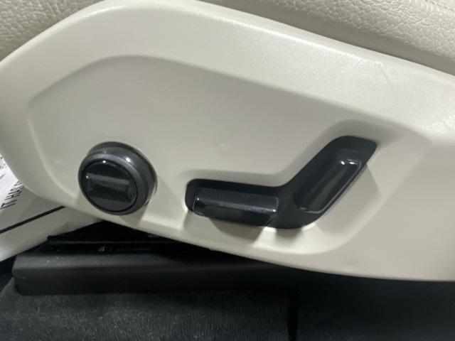 used 2021 Volvo XC60 car, priced at $31,555