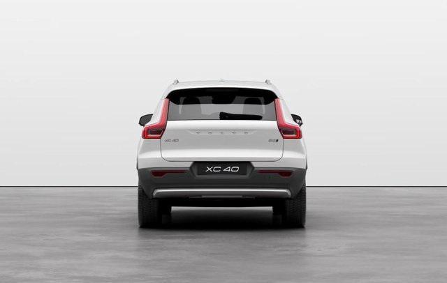 new 2025 Volvo XC40 car, priced at $45,015