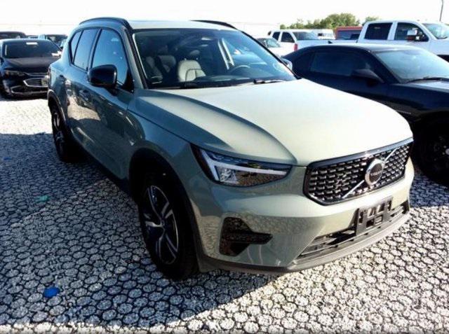 used 2024 Volvo XC40 car