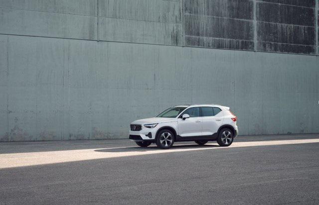 new 2025 Volvo XC40 car, priced at $46,015