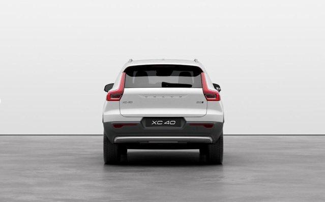 new 2025 Volvo XC40 car, priced at $46,015