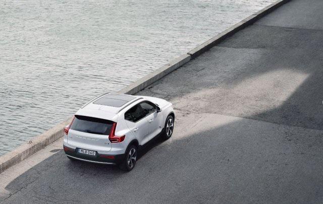 new 2025 Volvo XC40 car, priced at $46,015