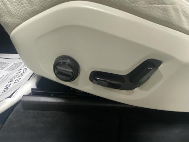used 2022 Volvo XC60 car, priced at $34,850