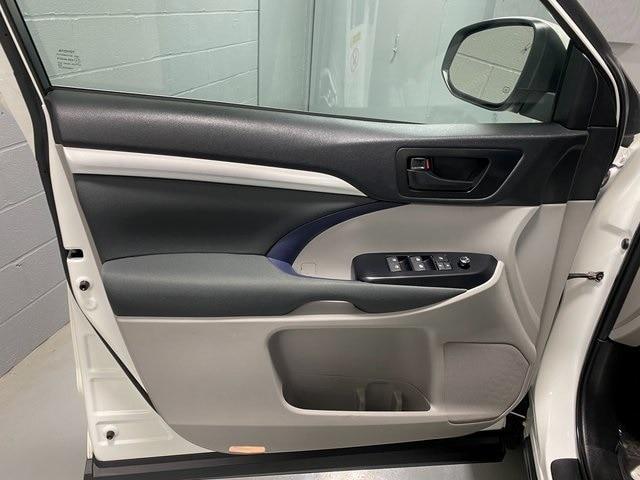 used 2019 Toyota Highlander car, priced at $27,455