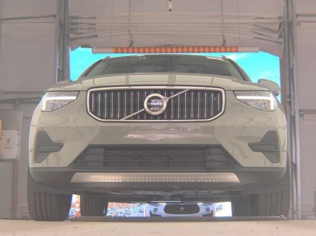 used 2025 Volvo XC40 car, priced at $35,777