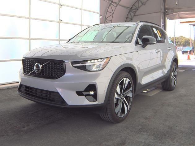 used 2025 Volvo XC40 car