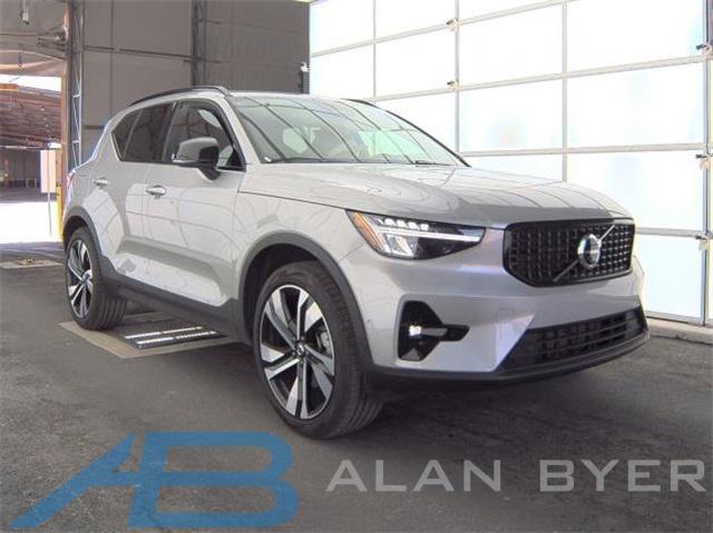 used 2025 Volvo XC40 car
