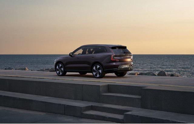 new 2025 Volvo EX90 car, priced at $95,140