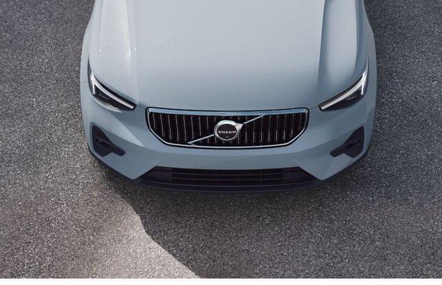 new 2025 Volvo XC40 car, priced at $48,315