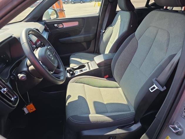 used 2025 Volvo XC40 car