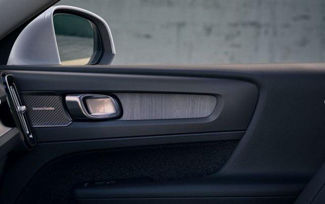 new 2025 Volvo XC40 car, priced at $51,040