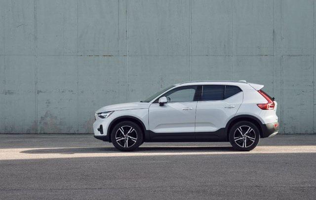 new 2025 Volvo XC40 car, priced at $45,000