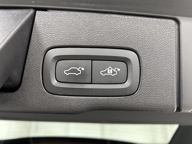 used 2020 Volvo XC60 car, priced at $29,333