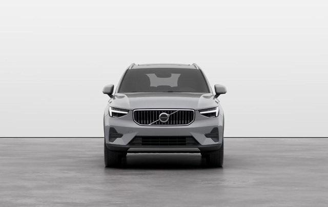 new 2025 Volvo XC40 car, priced at $46,015