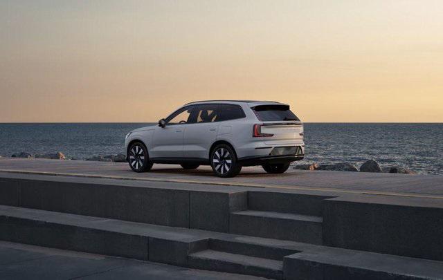 new 2025 Volvo EX90 car, priced at $87,590