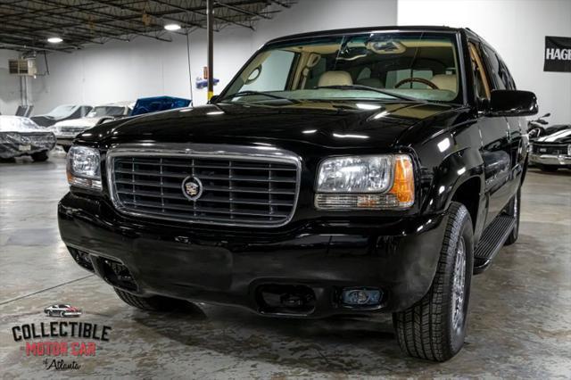 used 2000 Cadillac Escalade car, priced at $22,900