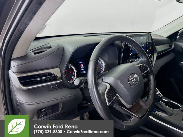 used 2022 Toyota Highlander car