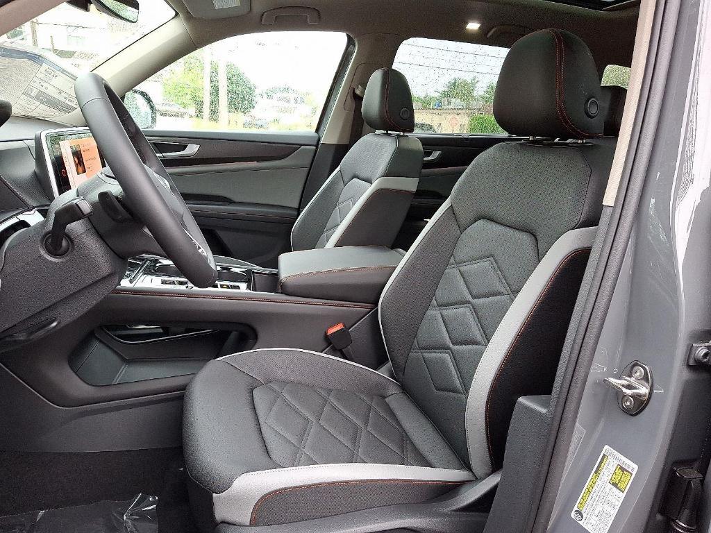 new 2025 Volkswagen Atlas car, priced at $45,618
