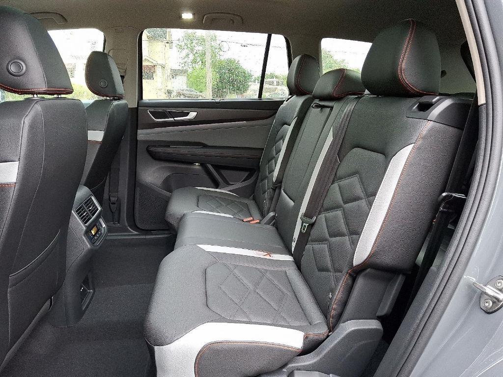new 2025 Volkswagen Atlas car, priced at $45,618
