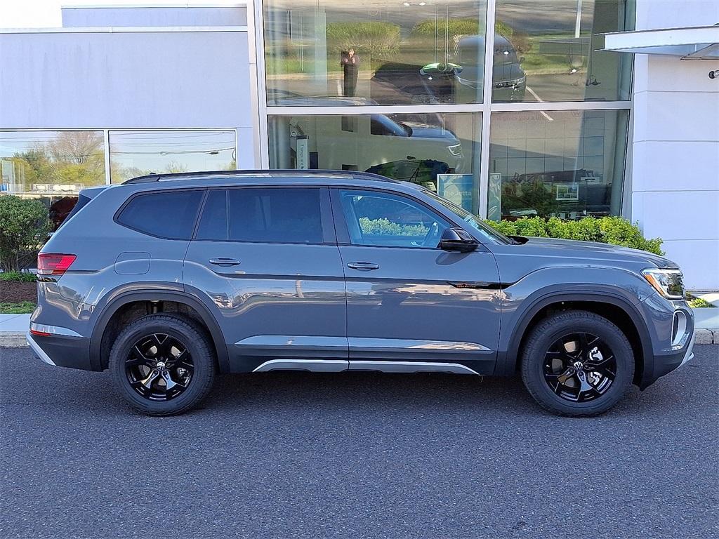 new 2025 Volkswagen Atlas car, priced at $46,430