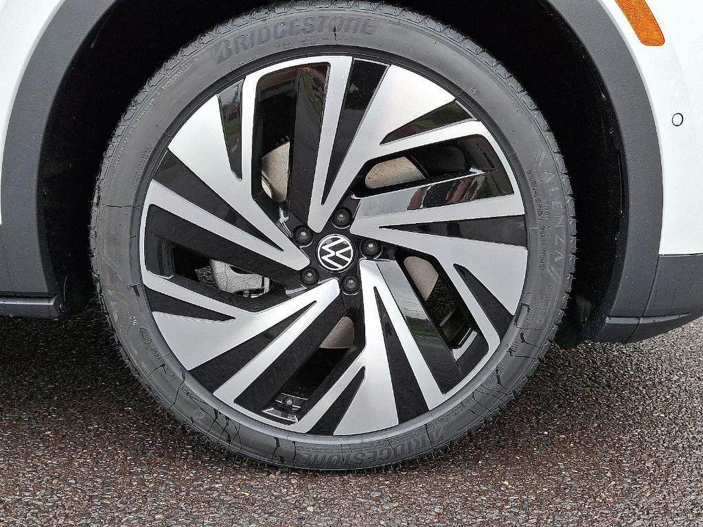 new 2025 Volkswagen ID.4 car, priced at $53,045