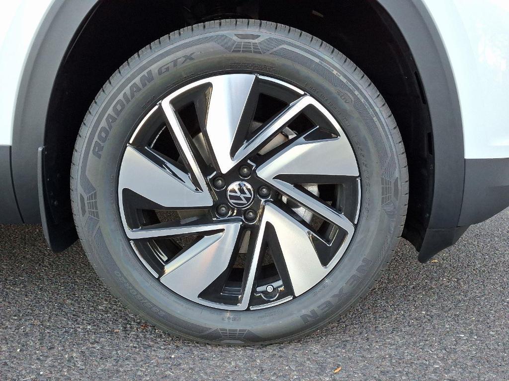 new 2025 Volkswagen Atlas car, priced at $52,640