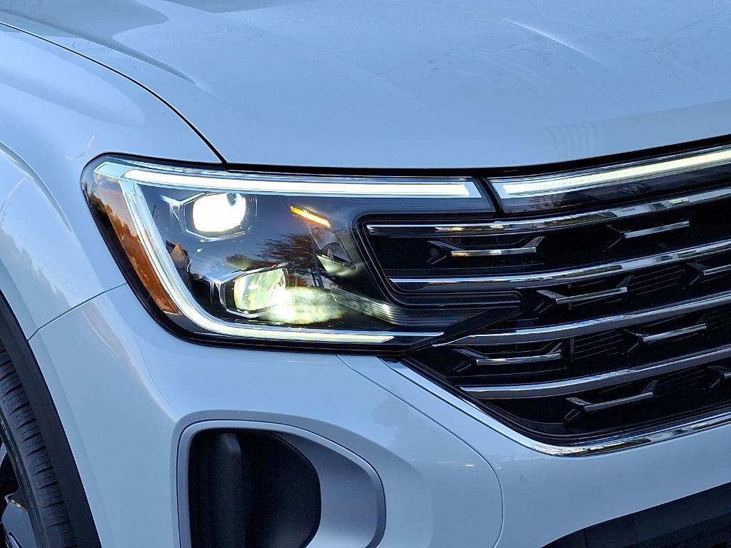 new 2025 Volkswagen Atlas car, priced at $52,640