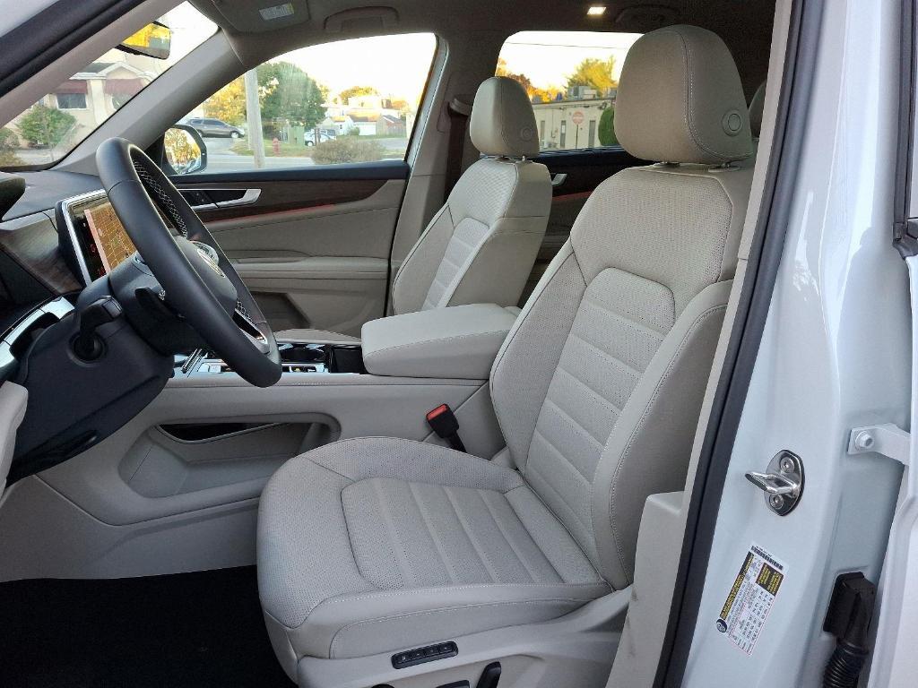 new 2025 Volkswagen Atlas car, priced at $52,640