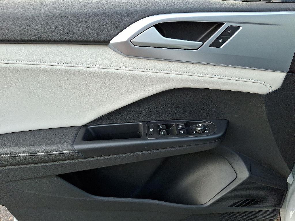 new 2025 Volkswagen Taos car, priced at $32,088