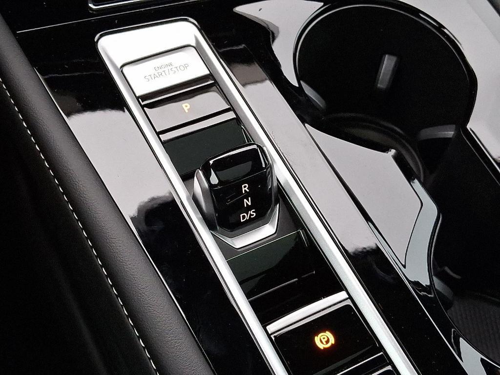 new 2025 Volkswagen Atlas car, priced at $56,136