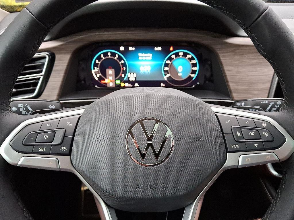 new 2025 Volkswagen Atlas car, priced at $56,136
