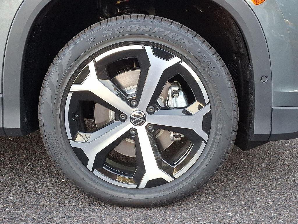 new 2025 Volkswagen Tiguan car, priced at $38,083