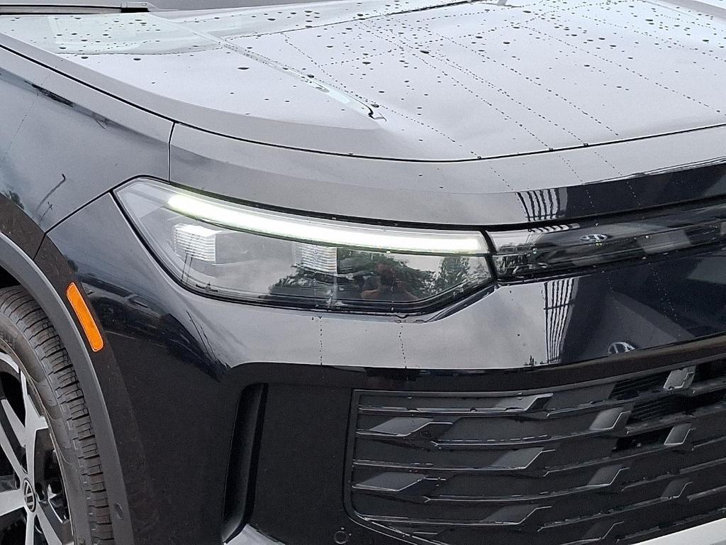 new 2025 Volkswagen Tiguan car, priced at $37,738