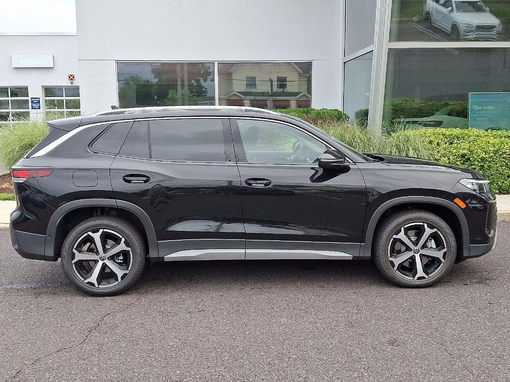 new 2025 Volkswagen Tiguan car, priced at $37,738
