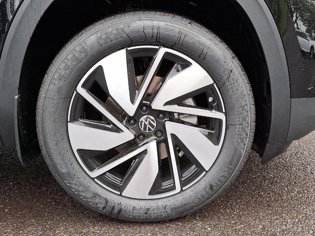 new 2025 Volkswagen Atlas car, priced at $48,061