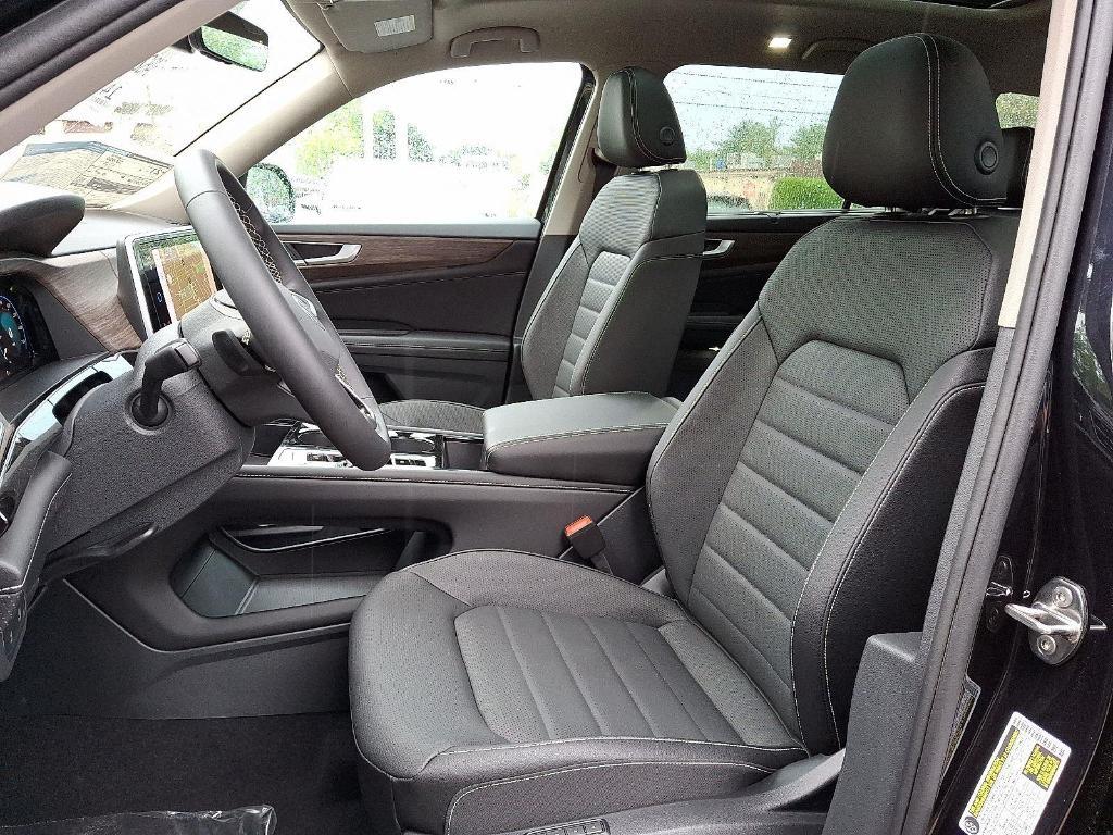 new 2025 Volkswagen Atlas car, priced at $48,061