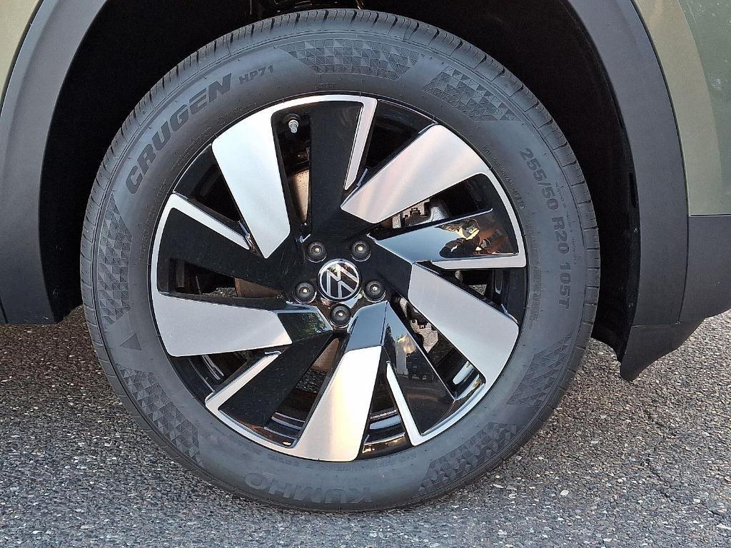 new 2025 Volkswagen Atlas Cross Sport car, priced at $42,023