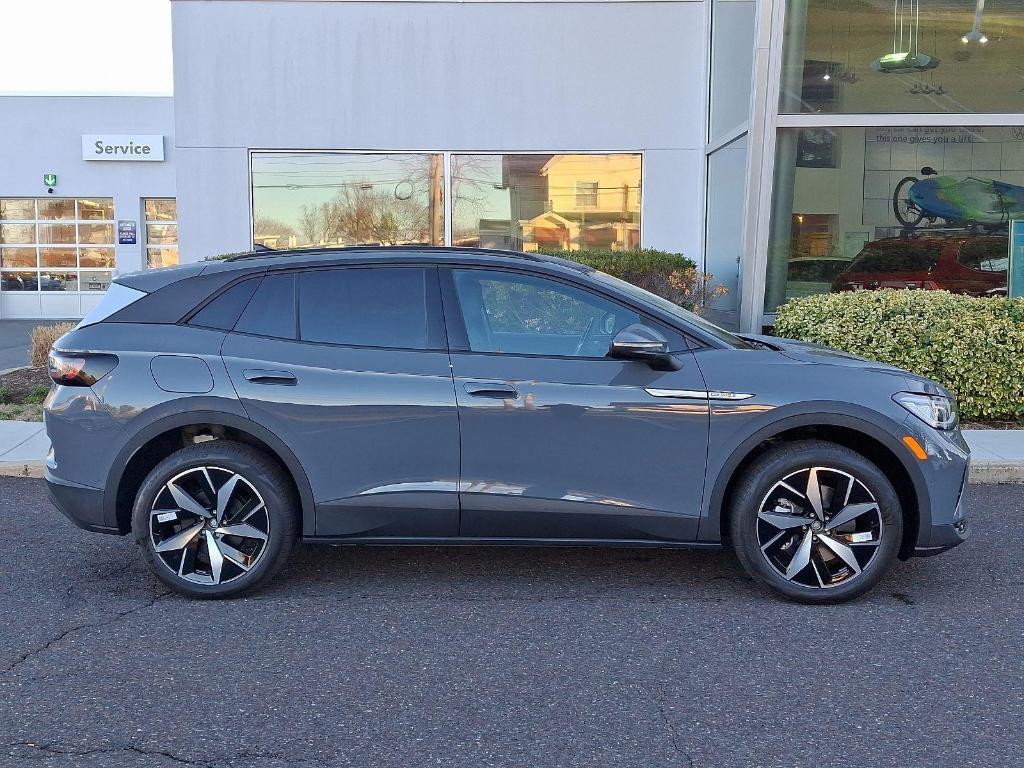new 2025 Volkswagen ID.4 car, priced at $49,658