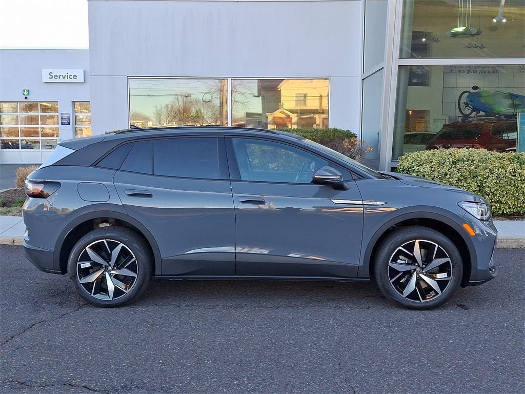 new 2025 Volkswagen ID.4 car, priced at $49,658