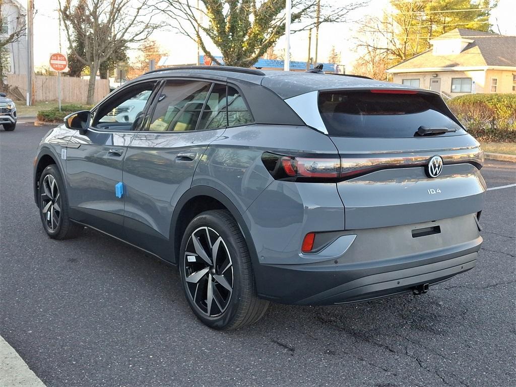 new 2025 Volkswagen ID.4 car, priced at $49,658
