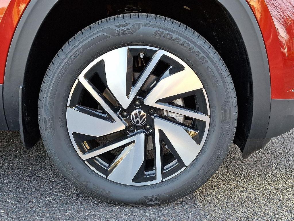 new 2025 Volkswagen Atlas car, priced at $51,945