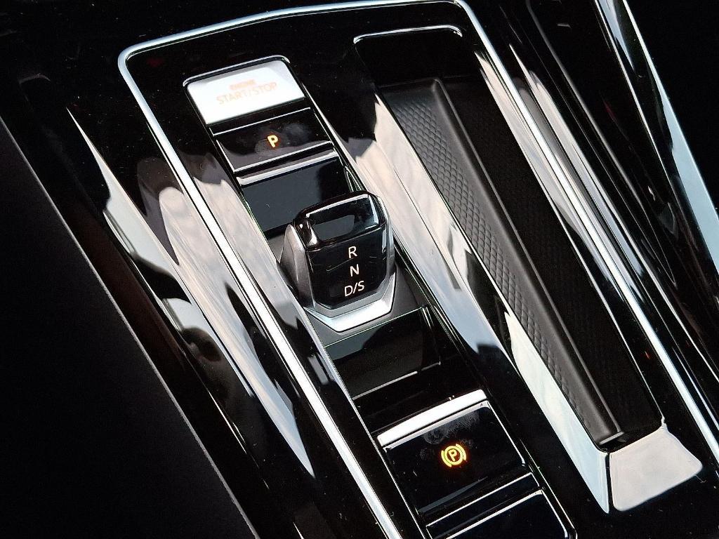 new 2025 Volkswagen Golf GTI car, priced at $38,916