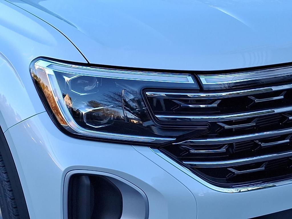 new 2025 Volkswagen Atlas car, priced at $52,640
