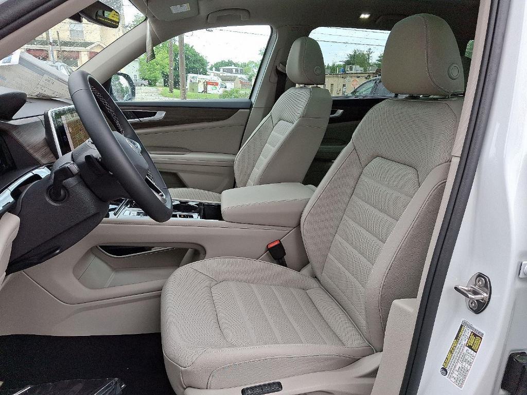 new 2025 Volkswagen Atlas car, priced at $52,065