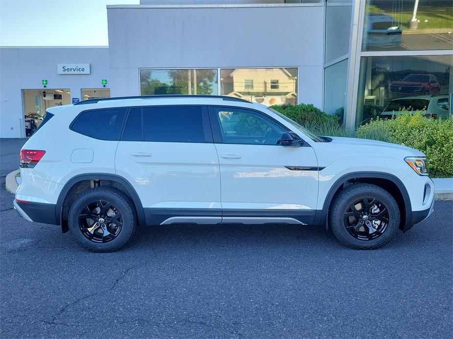 new 2024 Volkswagen Atlas car, priced at $44,348