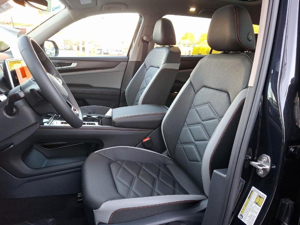 new 2025 Volkswagen Atlas car, priced at $46,032