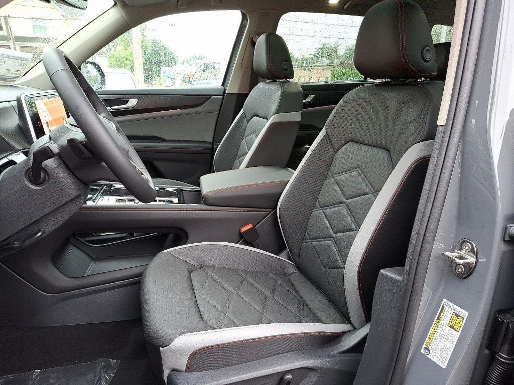 new 2025 Volkswagen Atlas car, priced at $49,825